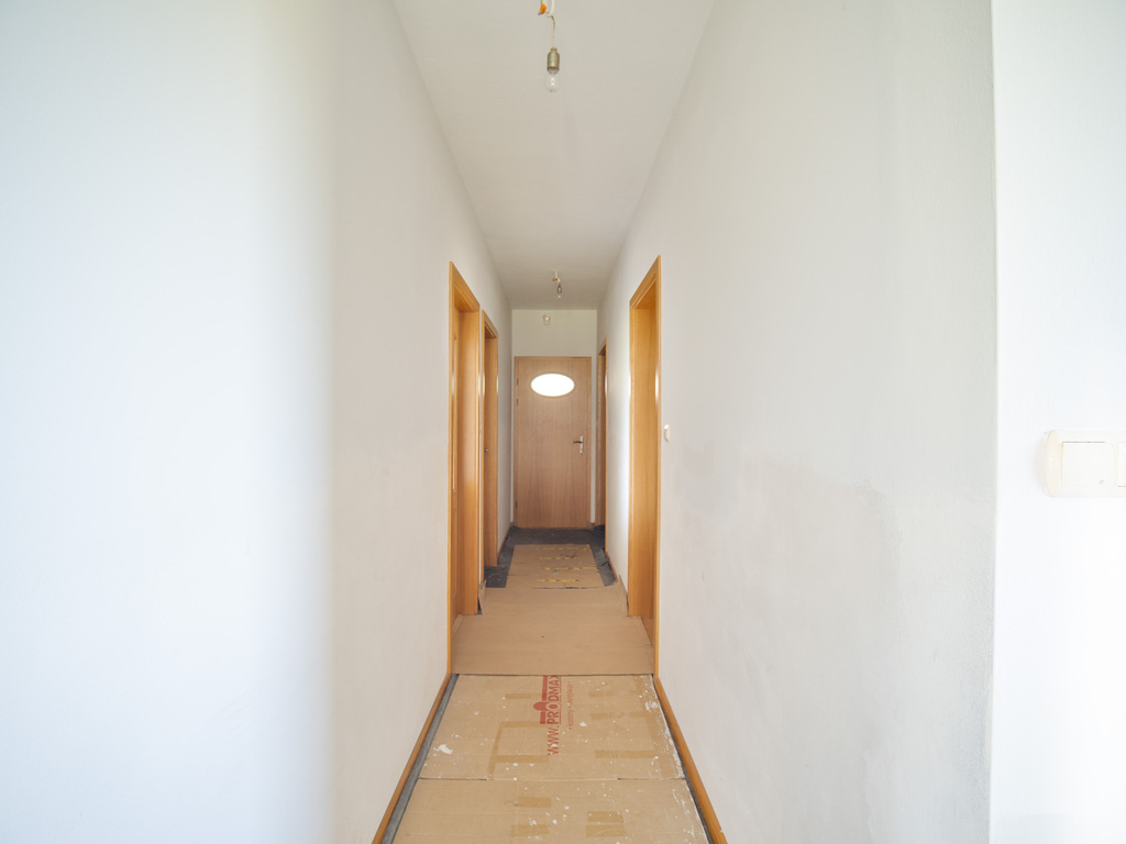 Dom wolnostojący z ogrodem, altaną i piwnicą - zdjęcie 12